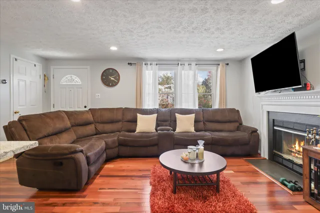 $714,500 | 207 North Laura Anne Drive, Sterling, VA 20164