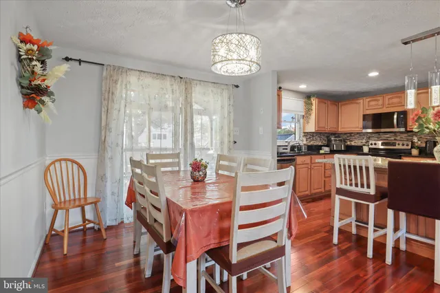 $714,500 | 207 North Laura Anne Drive, Sterling, VA 20164