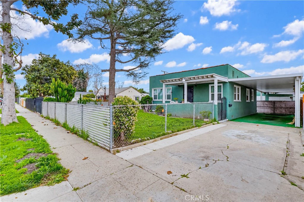 924 West 134th Place Compton, CA 90222 - Photo 2 of 45 a front view of a house with a garden
