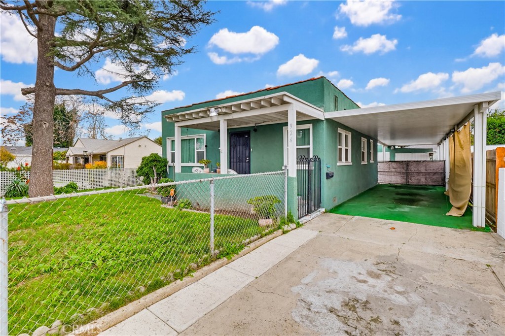 924 West 134th Place Compton, CA 90222 - Photo 6 of 45 a front view of a house with garden