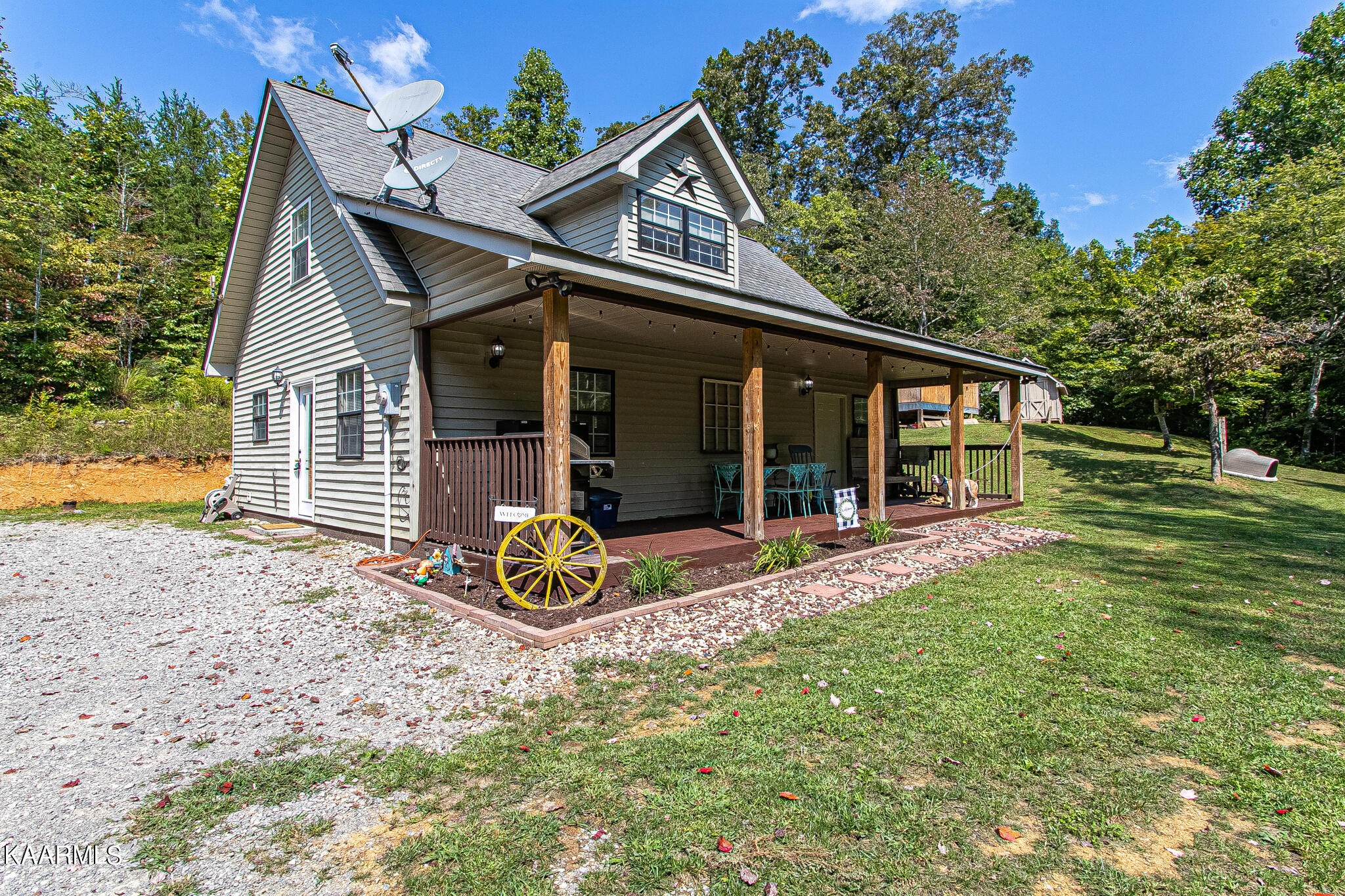 132 Judson Road Heiskell, TN 37754 - Photo 3 of 32 a front view of a house with garden