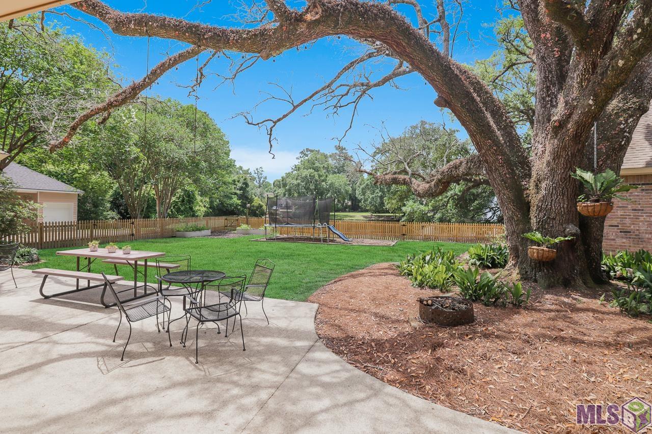 10610 Old Lodge Court Baton Rouge, LA 70817 - Photo 11 of 46 Large backyard