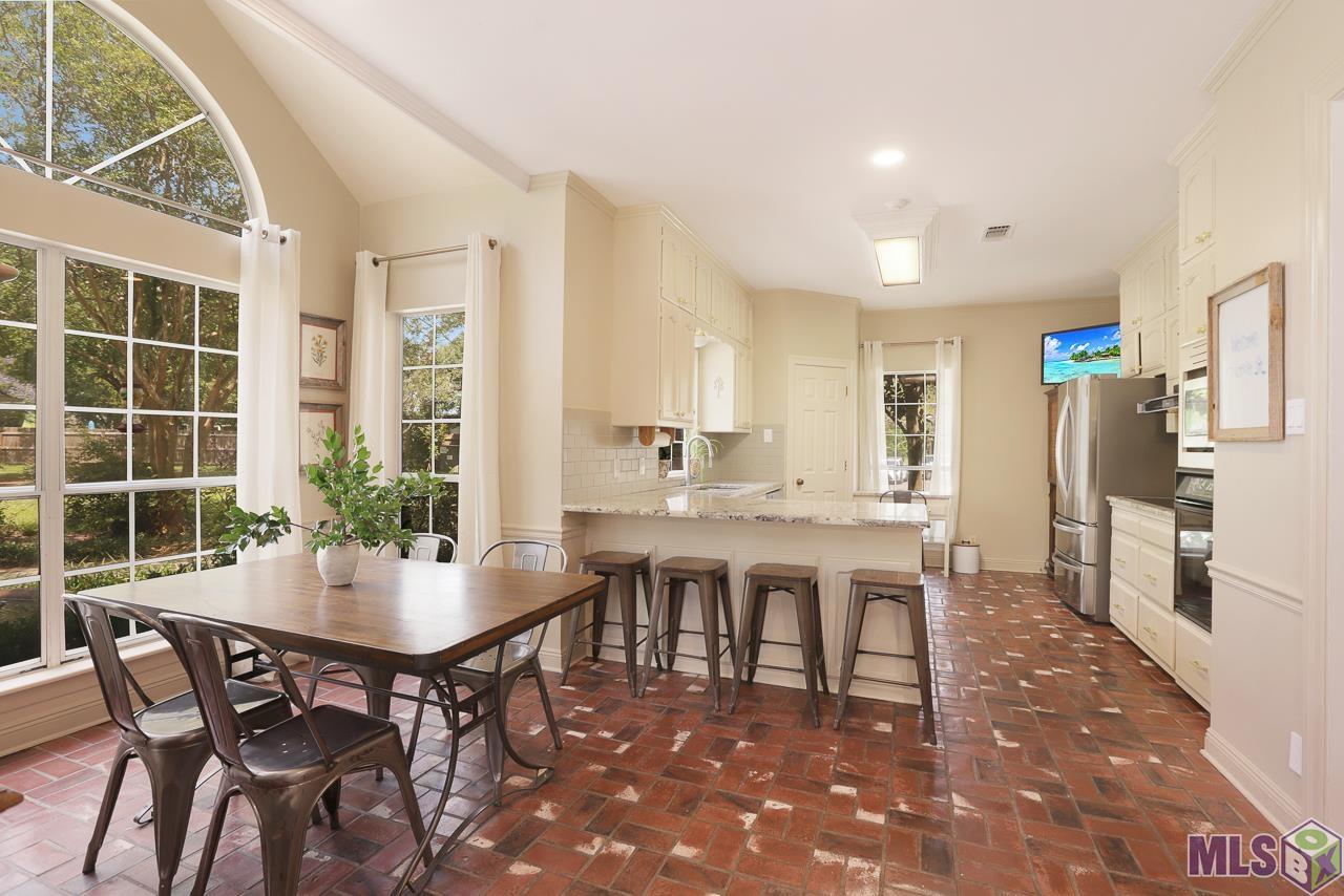 10610 Old Lodge Court Baton Rouge, LA 70817 - Photo 12 of 46 Kitchen/dining