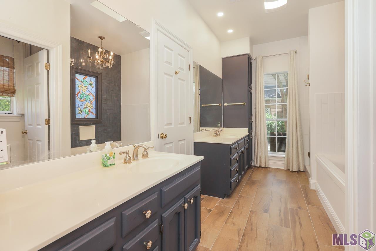 10610 Old Lodge Court Baton Rouge, LA 70817 - Photo 19 of 46 Primary Bathroom