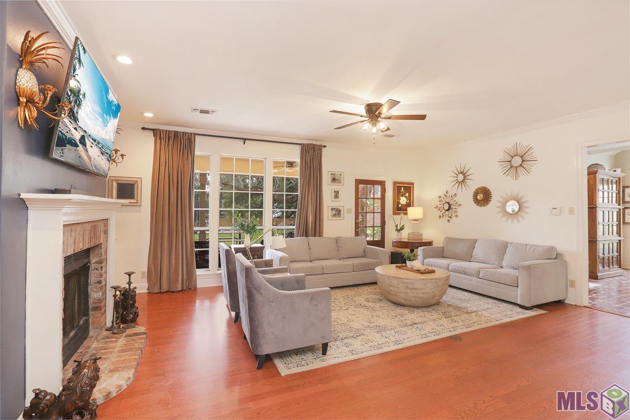 10610 Old Lodge Court Baton Rouge, LA 70817 - Photo 2 of 46 Living room