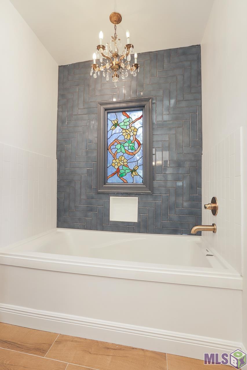 10610 Old Lodge Court Baton Rouge, LA 70817 - Photo 21 of 46 Primary Bath