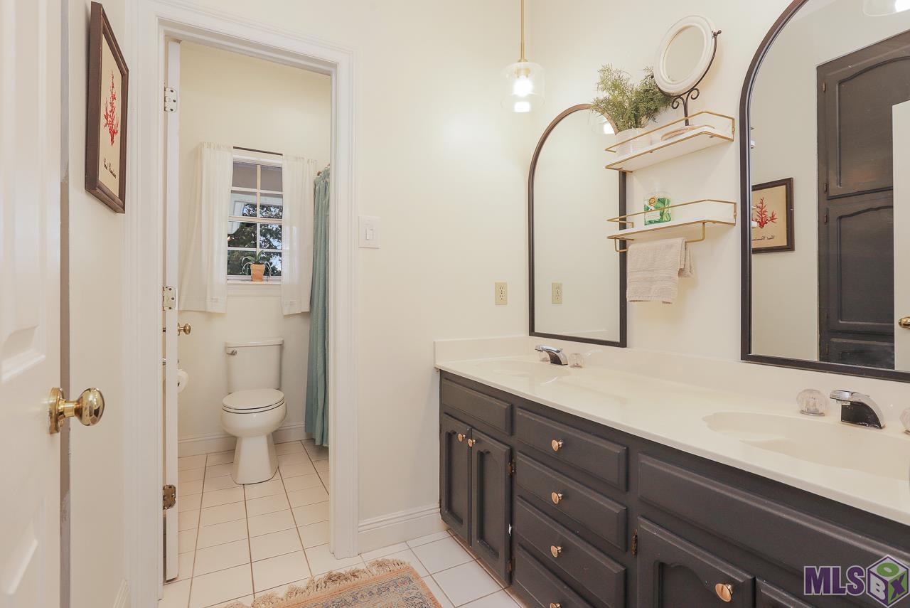 10610 Old Lodge Court Baton Rouge, LA 70817 - Photo 25 of 46 Bathroom