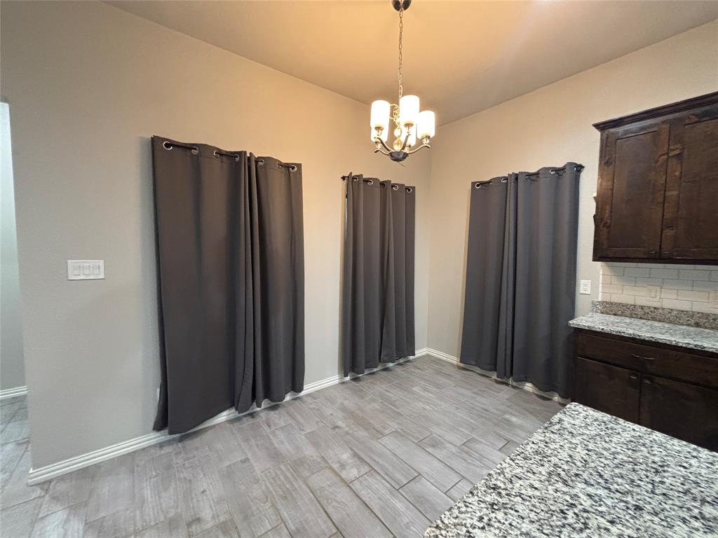 621 North Ave B Springtown, TX 76082 - Photo 5 of 26