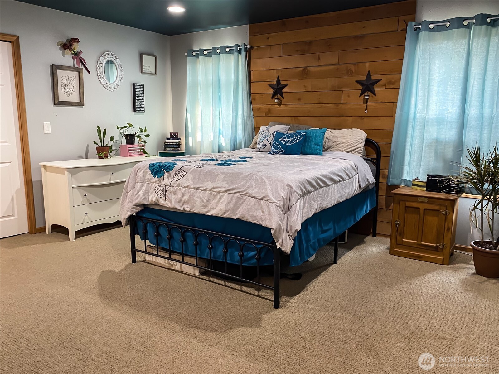 217 Noble Street Sumas, WA 98295 - Photo 11 of 19 a bedroom with a bed and a table