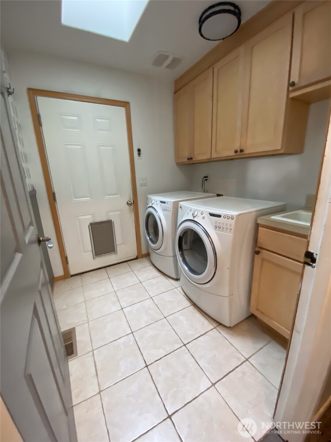 217 Noble Street Sumas, WA 98295 - Photo 18 of 19 a utility room with dryer and washer