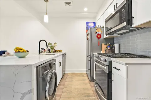 $685,000 | 31-41 29th Street, Unit 3B | Astoria