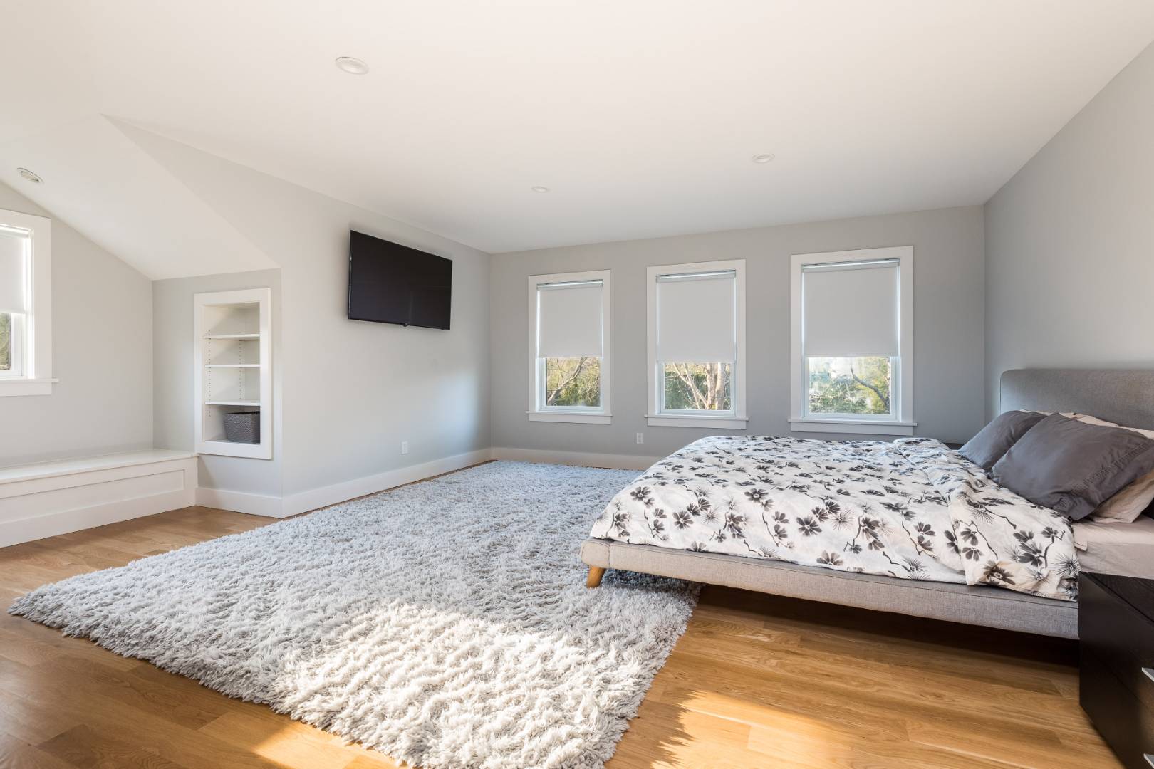 87 Accabonac Road East Hampton, NY 11937 - Photo 6 of 20 a bedroom with a large bed and a window