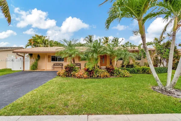 $735,000 | 11 Forest Hills Lane, Boca Raton, FL 33431