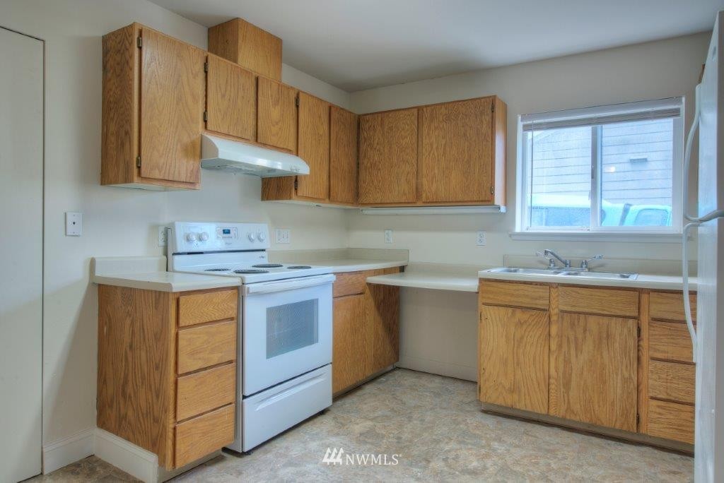 4117 East R Street Tacoma, WA 98404 - Photo 4 of 14