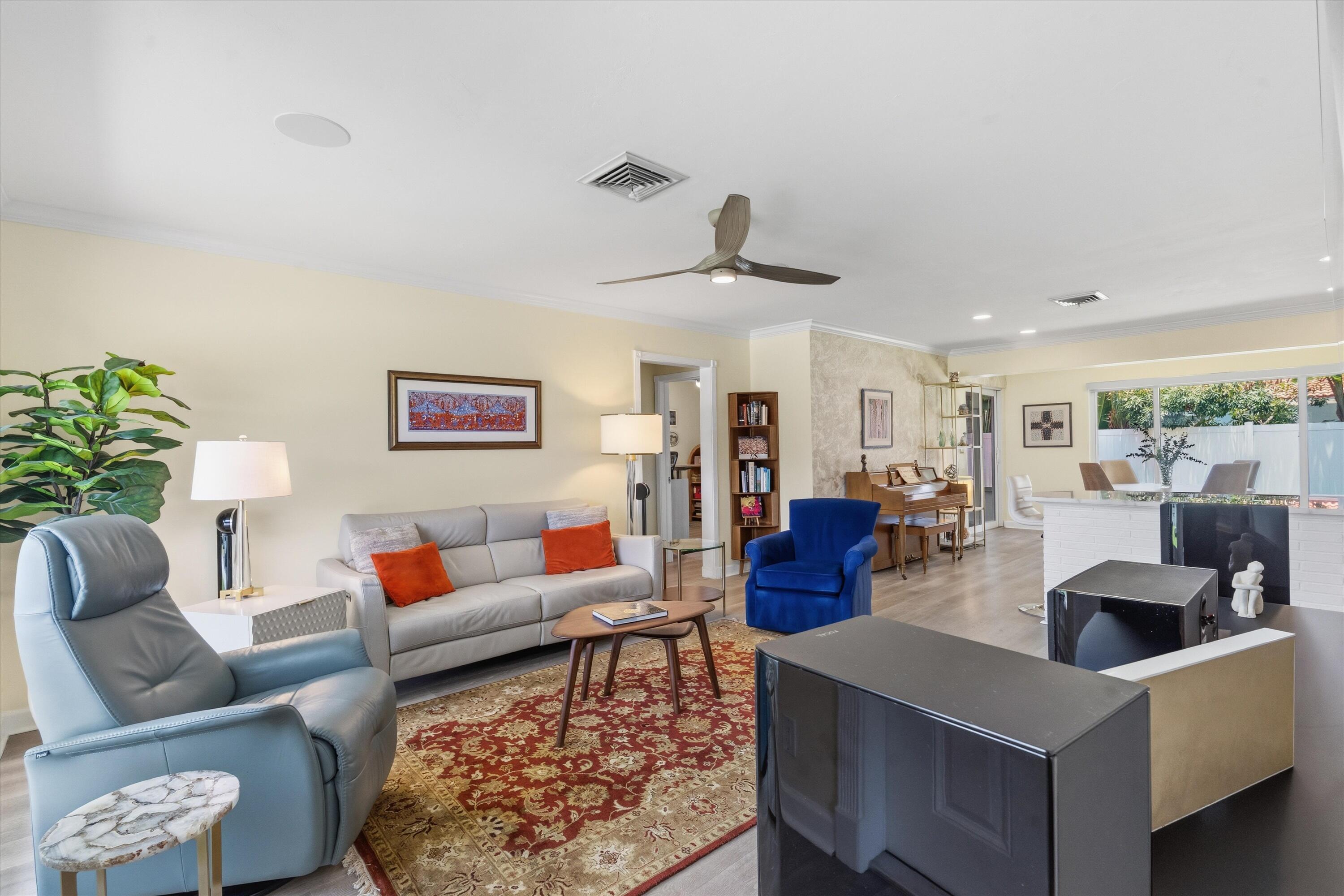 801 Berkley Street Boca Raton, FL 33487 - Photo 7 of 32 Living Room