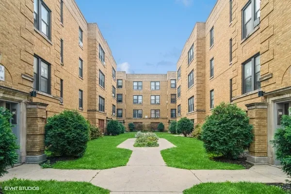 $2,200 | 3213 West Diversey Avenue, Unit 301, Chicago, IL 60647