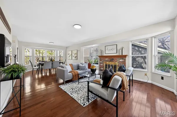 $375,000 | 411 Valparaiso Court, Valley Park, MO 63088