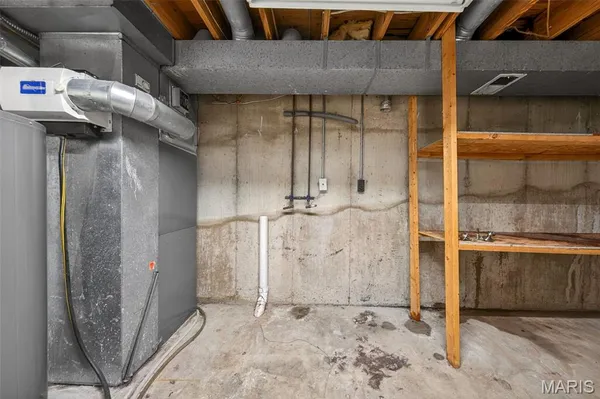 $375,000 | 411 Valparaiso Court, Valley Park, MO 63088