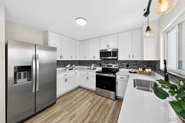 $375,000 | 411 Valparaiso Court, Valley Park, MO 63088