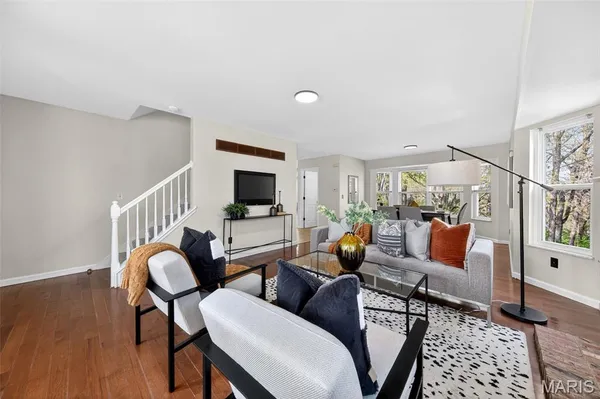 $375,000 | 411 Valparaiso Court, Valley Park, MO 63088