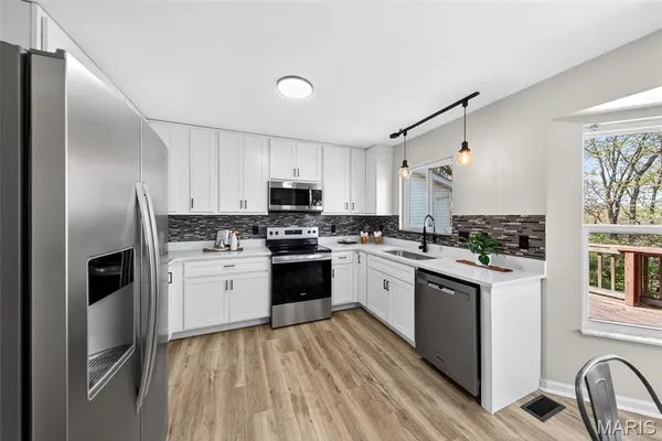 $375,000 | 411 Valparaiso Court, Valley Park, MO 63088