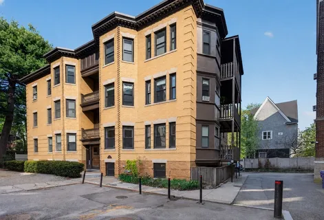 $925,000 | 17 Park Vale, Unit 4, Brookline, MA 02446