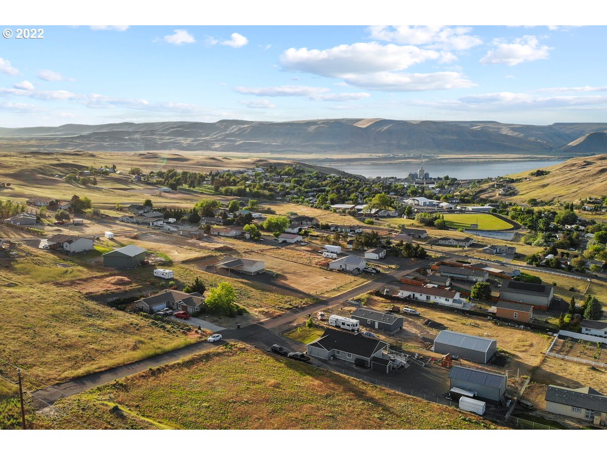1370 Childers Road Arlington, OR 97812 - Photo 29 of 31 a view of an ocean