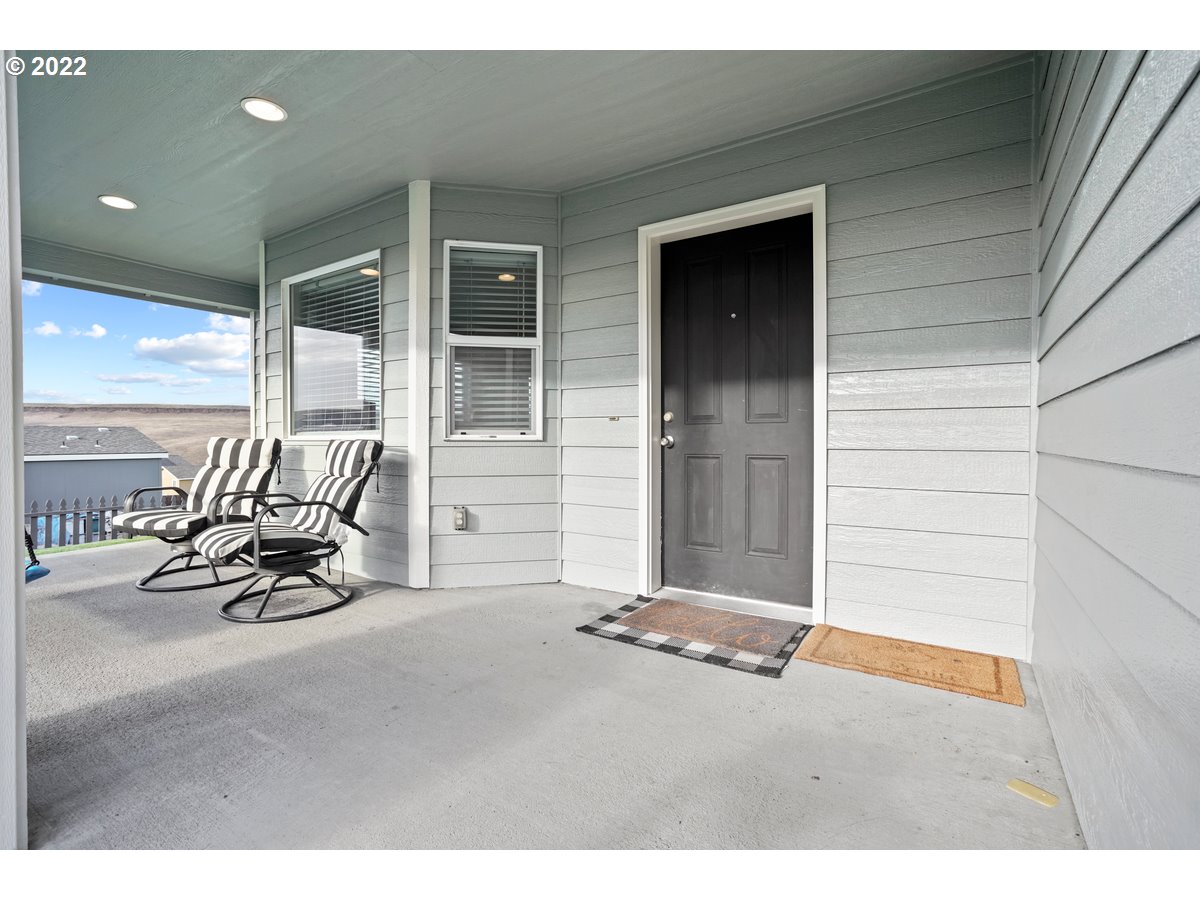1370 Childers Road Arlington, OR 97812 - Photo 5 of 31 a bench sitting in front of a building