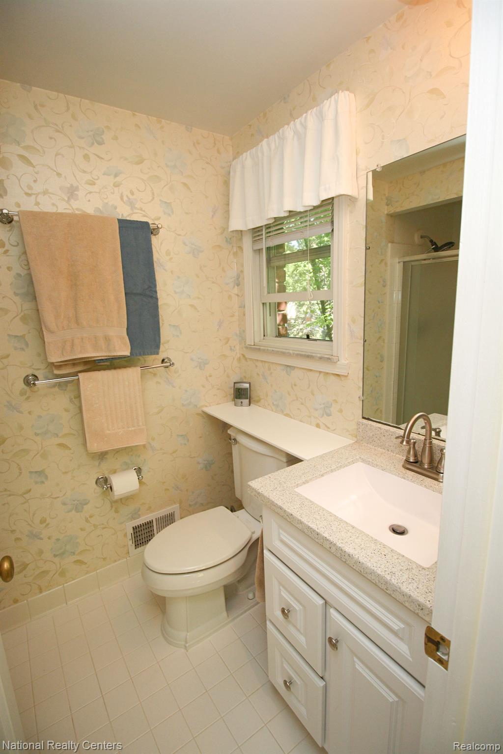 3588 Salem Road Troy, MI 48084 - Photo 10 of 28 Master bath view 1 of 2.