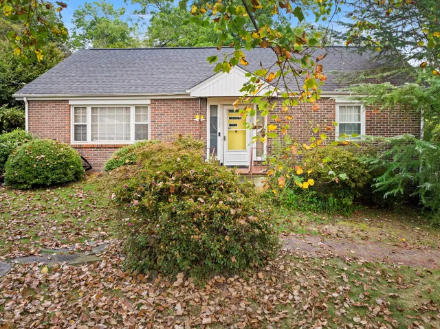 $389,900 | 711 Mauldeth Road, Chattanooga, TN 37415