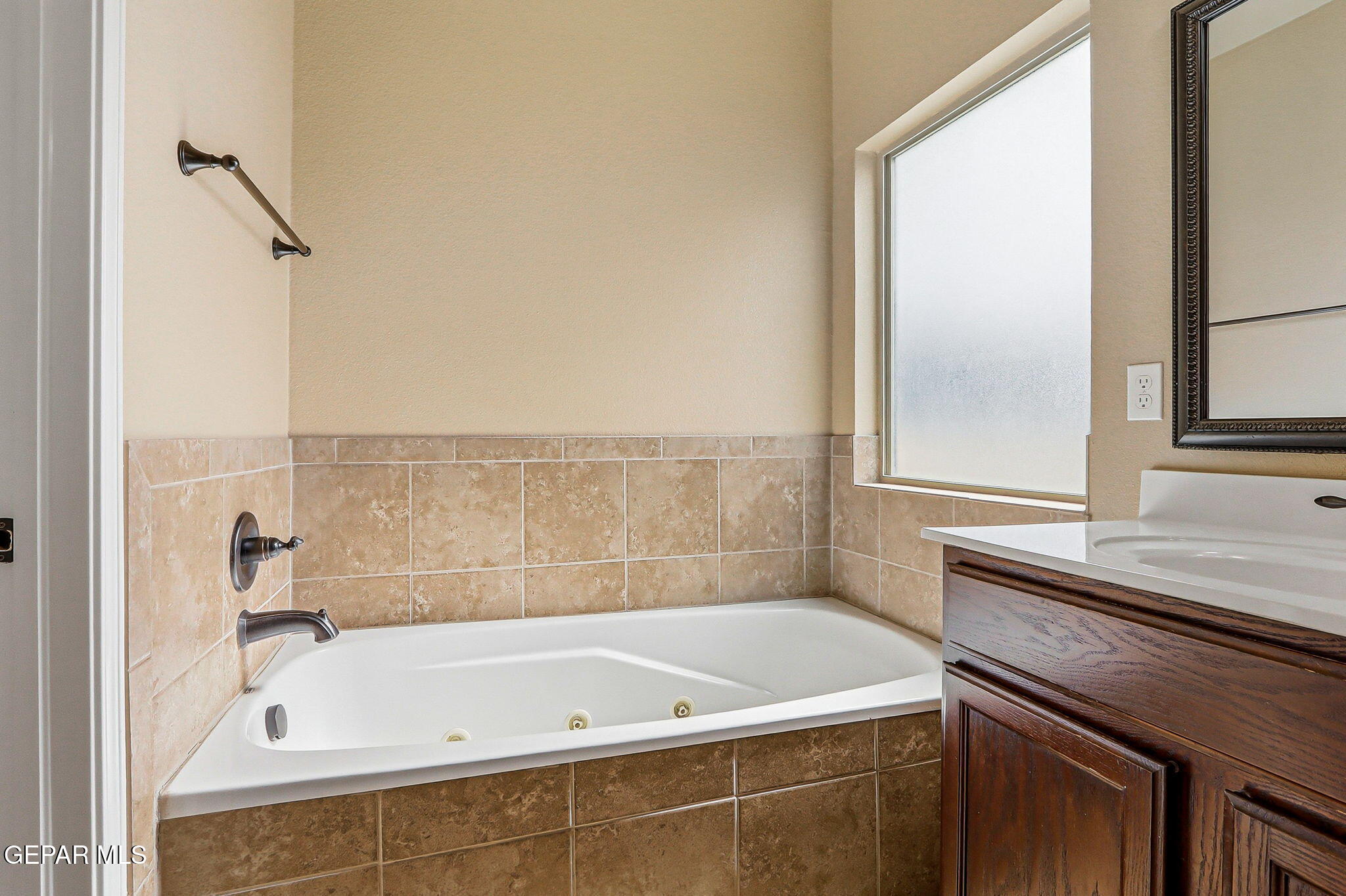 612 Bell Gordon Street Anthony, TX 79821 - Photo 21 of 64 a bathroom with a bath tub and a sink