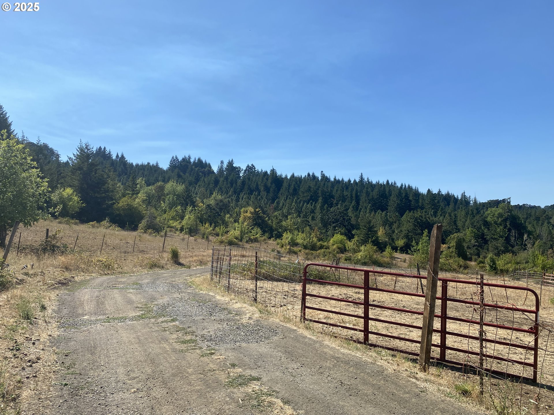 7555 Sawtell Road Sheridan, OR 97378 - Photo 20 of 31 a view of a terrace with a yard