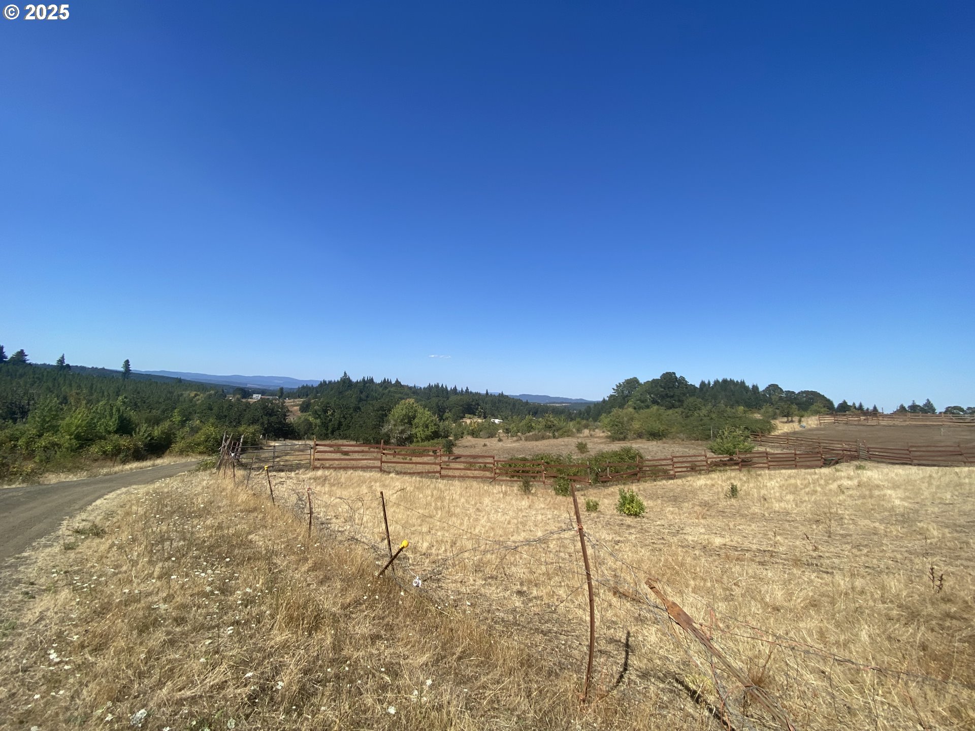 7555 Sawtell Road Sheridan, OR 97378 - Photo 24 of 31 a view of lake and mountain