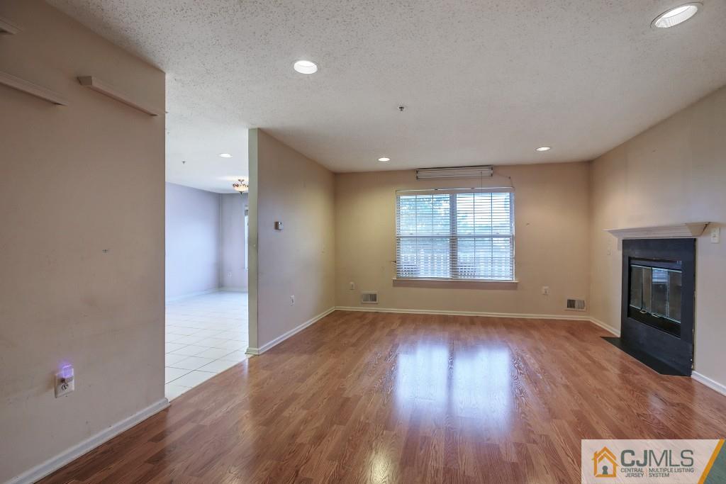 35 Prestwick Way Edison, NJ 08820 - Photo 5 of 25 Gallery Image 5