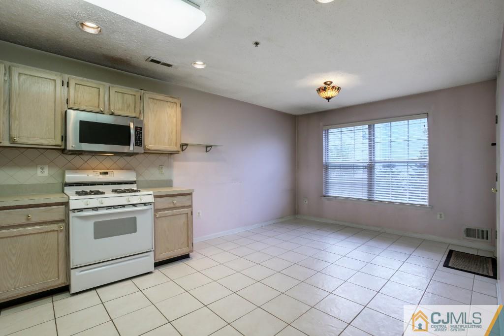 35 Prestwick Way Edison, NJ 08820 - Photo 8 of 25 Gallery Image 8