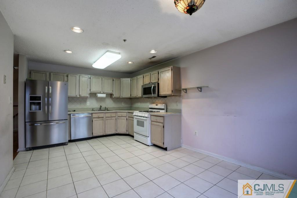 35 Prestwick Way Edison, NJ 08820 - Photo 9 of 25 Gallery Image 9