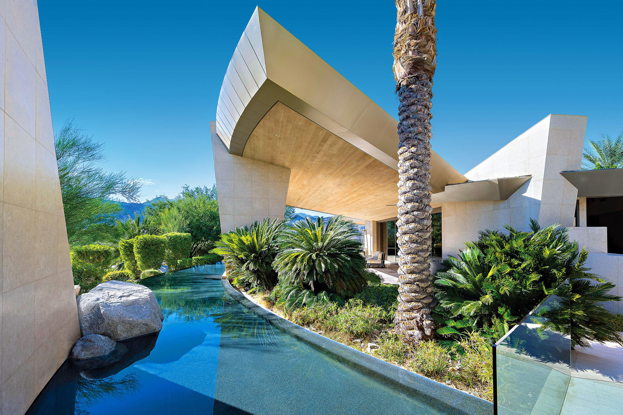 642 Pinnacle Crest Palm Desert, CA 92260 - Photo 25 of 29 a backyard of a house with lots of green space