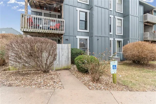 $165,000 | 12700 West 110th Terrace, Overland Park, KS 66210
