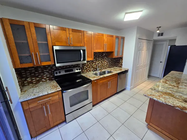 a view of a livingroom with furniture