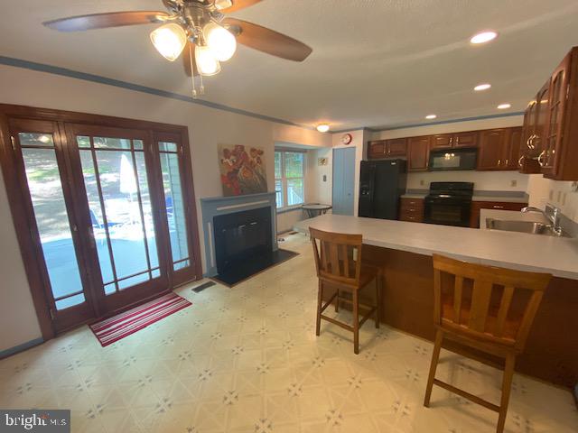 1718 Ballenger Creek Point Point of Rocks, MD 21777 - Photo 14 of 45 a kitchen with a table and chairs