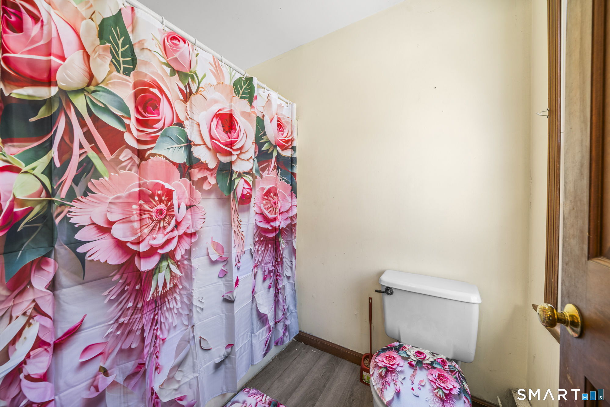 184 Black Hill Road Plainfield, CT 06374 - Photo 28 of 39 a very nice looking room with a chair