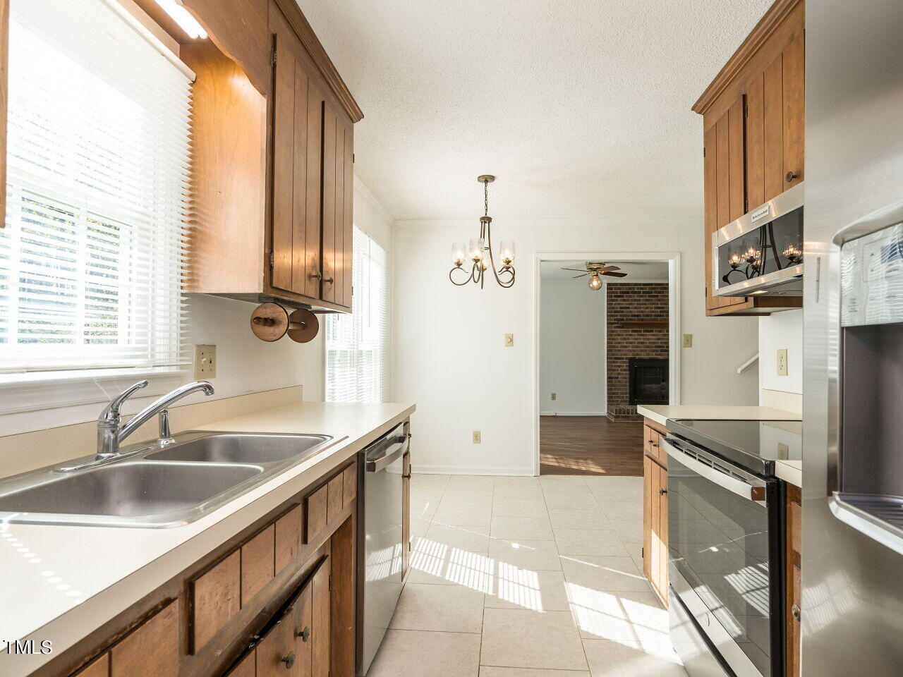 5172 Shield Circle Raleigh, NC 27603 - Photo 10 of 28 010-1280x960-kitchen