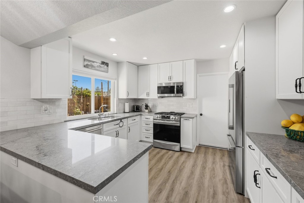 2277 Workman Avenue Simi Valley, CA 93063 - Photo 5 of 31 Gallery Image 5