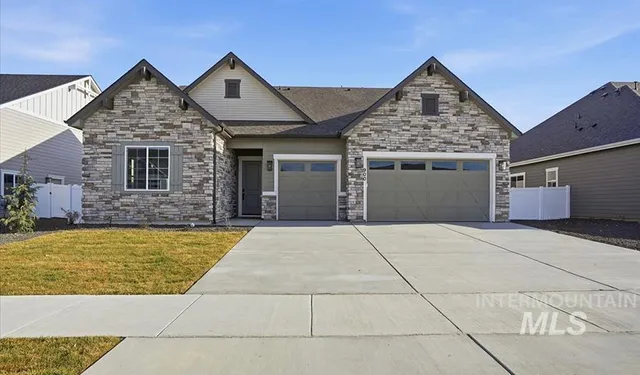 $789,990 | 900 North Falling Water Way, Eagle, ID 83616