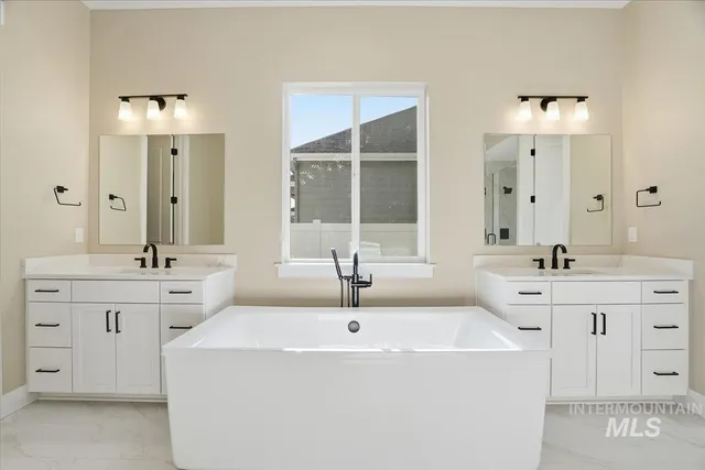 $789,990 | 900 North Falling Water Way, Eagle, ID 83616