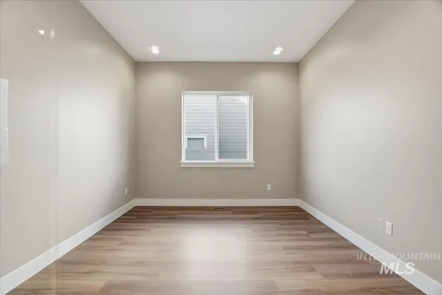 $789,990 | 900 North Falling Water Way, Eagle, ID 83616