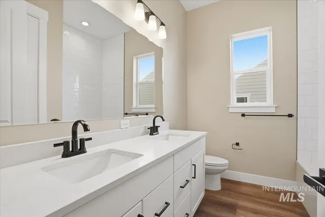 $789,990 | 900 North Falling Water Way, Eagle, ID 83616