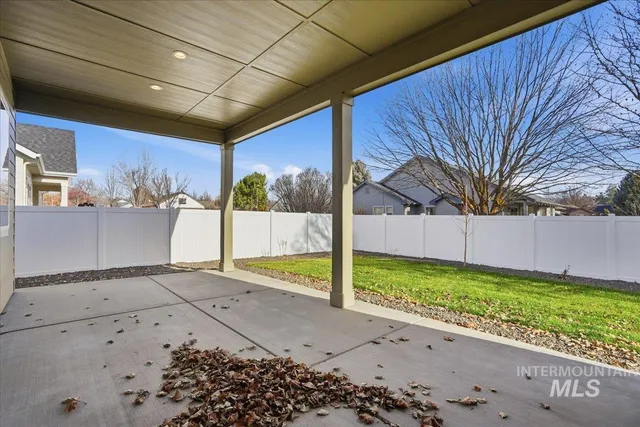 $789,990 | 900 North Falling Water Way, Eagle, ID 83616