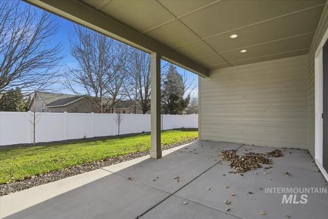 $789,990 | 900 North Falling Water Way, Eagle, ID 83616