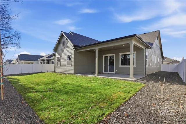 $789,990 | 900 North Falling Water Way, Eagle, ID 83616